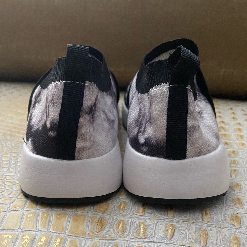 NWOT*Juicy Couture Sneakers, Size 5 - Picture 4 of 12